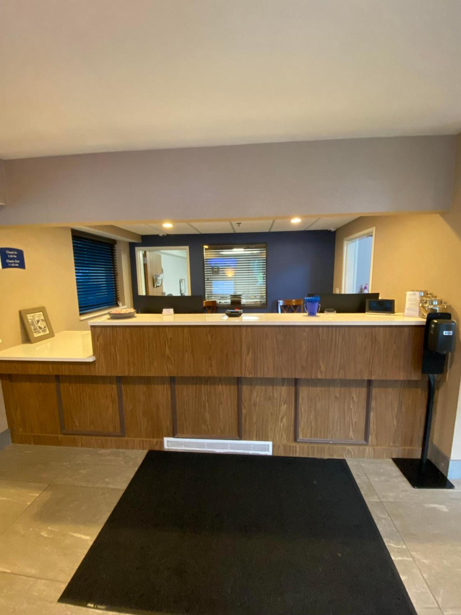 Beachfront Hotel Houghton Lake Extérieur photo